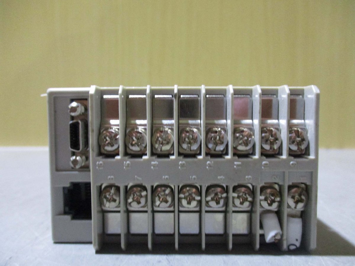 中古KEYENCE AT-V500 高精度接触式デジタル変位センサ AT-V シリーズ アンプユニット(JACR50116B079)_画像2