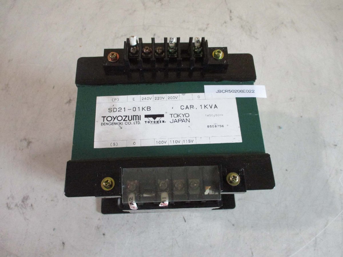 中古 TOYOZUMI isolation transformer SD21-01KB CAP 1KVA トランス変圧器(JBCR50208E022)_画像1