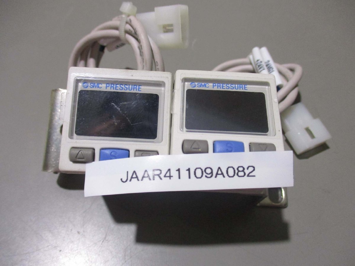 中古 SMC デジタル圧力スイッチ ZSE30A-C6L-N-M 2セット(JAAR41109A082)_画像1