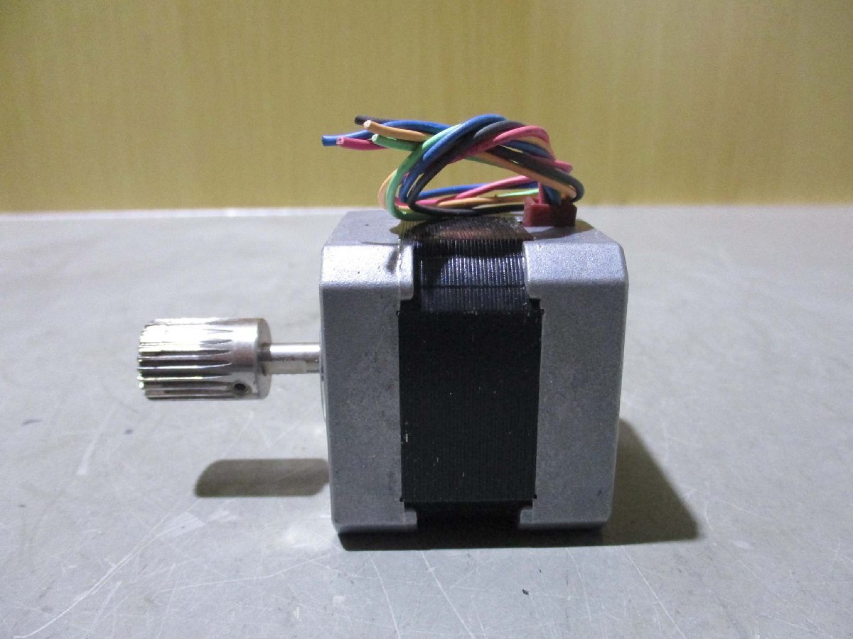 中古 ORIENTAL MOTOR VEXTA STEPPING MOTOR PK544NAW ステッピングモーター DC 1.65V 0.75A(KBMR50203C154)_画像3