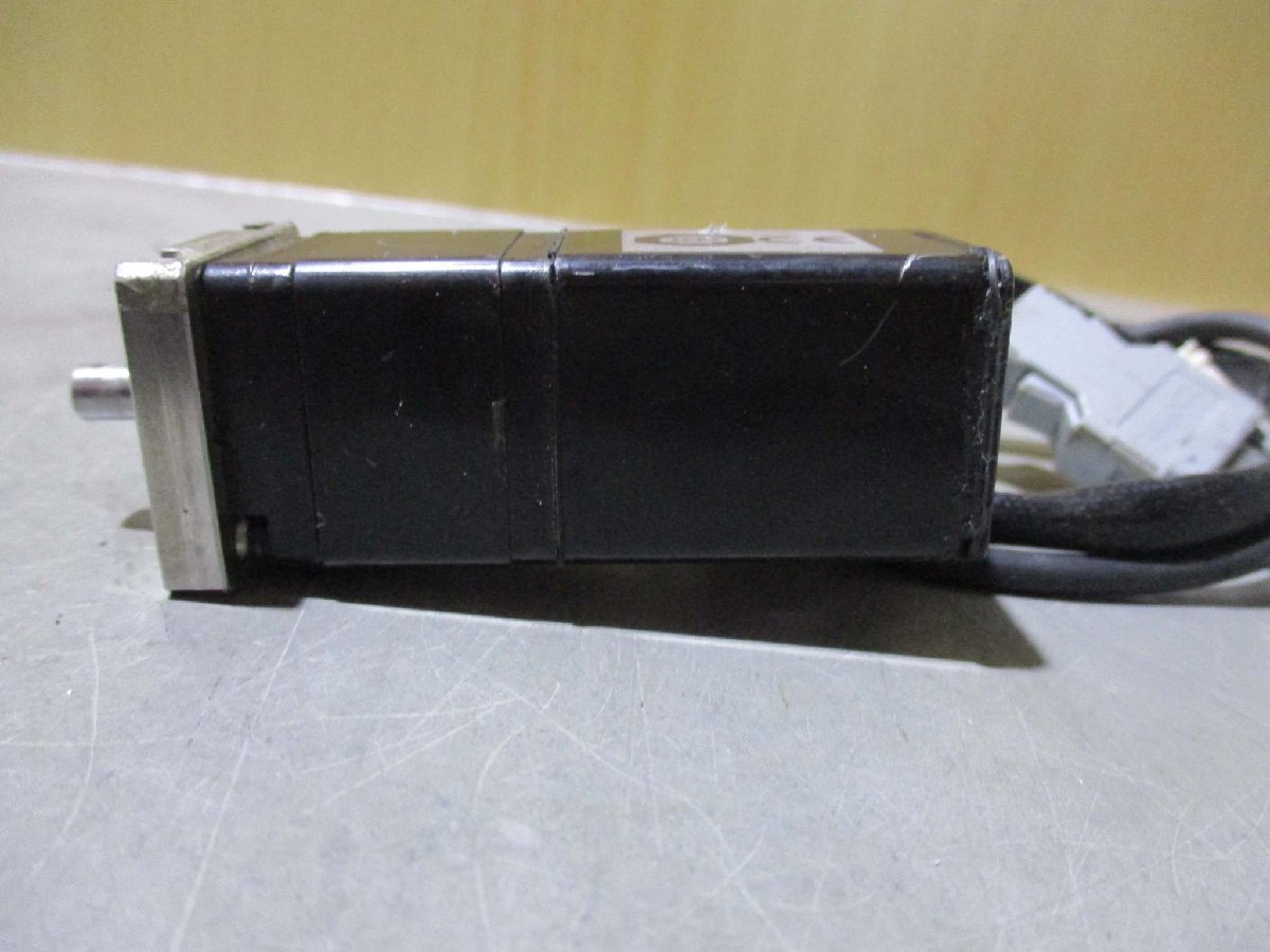 中古 YASKAWA AC SERVO MOTOR SGMMJ-A1CAA21 サーボモータ 10W 24V 2.1A(KBMR50203C205)_画像6