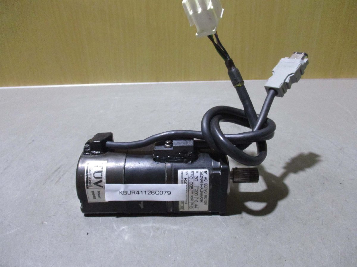 中古YASKAWA / 安川電機 安川 サーボモーター SGMAH-A3AAA2B(KBUR41126C079)