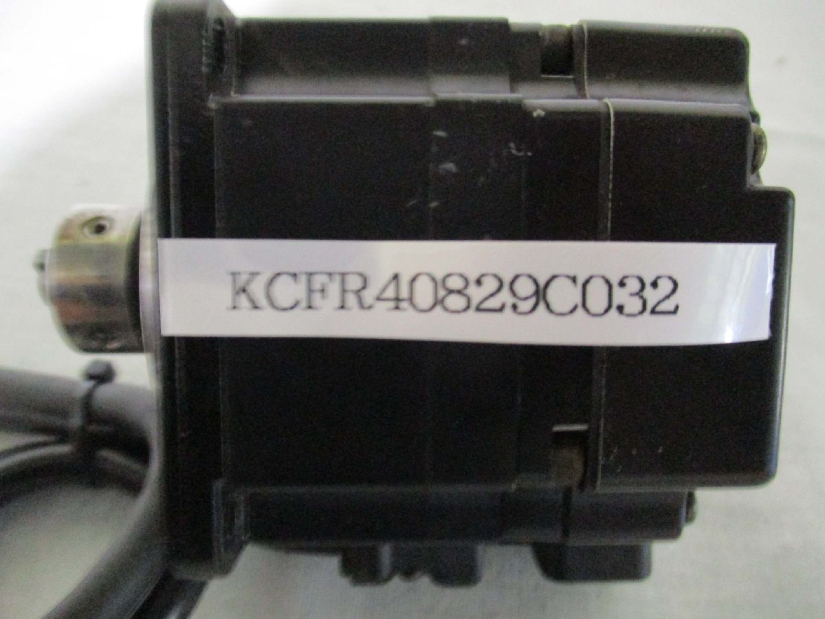 中古 Yaskawa サーボモータ SGMPS-01ACA41(KCFR40829C032)