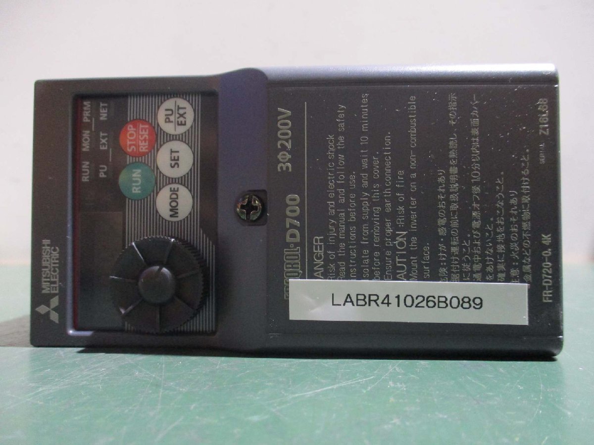 中古 MITSUBISHI FR-D720-0.4K 200V インバーター(LABR41026B089)