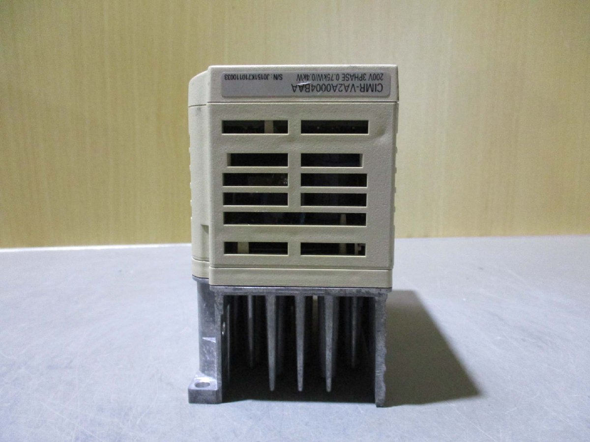 中古 YASKAWA INVERTER CIMR-VA2A0004BAA インバータ 0.75kW/0.4kW(LADR41223B118)_画像7