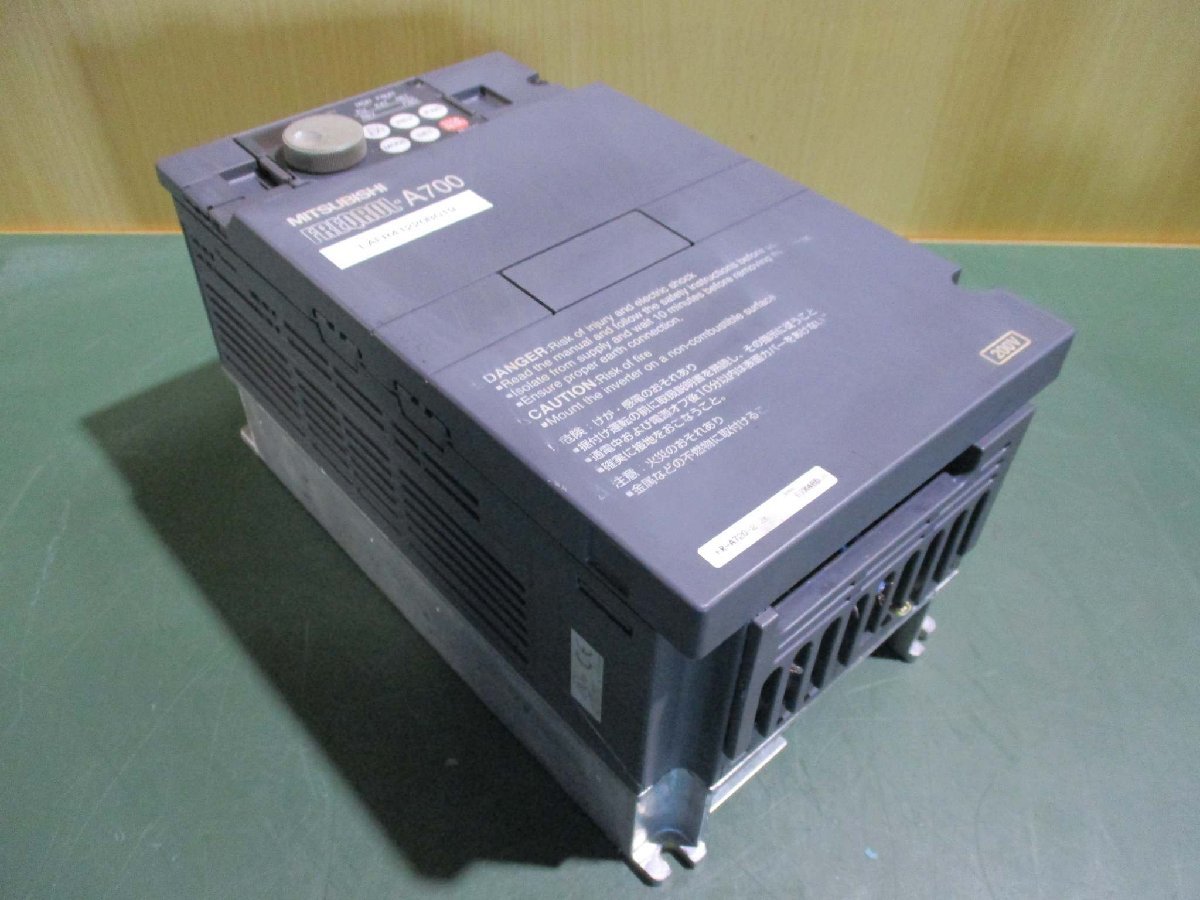 中古 MITSUBISHI FREQROL-A700 INVERTER FR-A720-2.2K インバーター 2.2kW(LAFR41220B019)_画像1