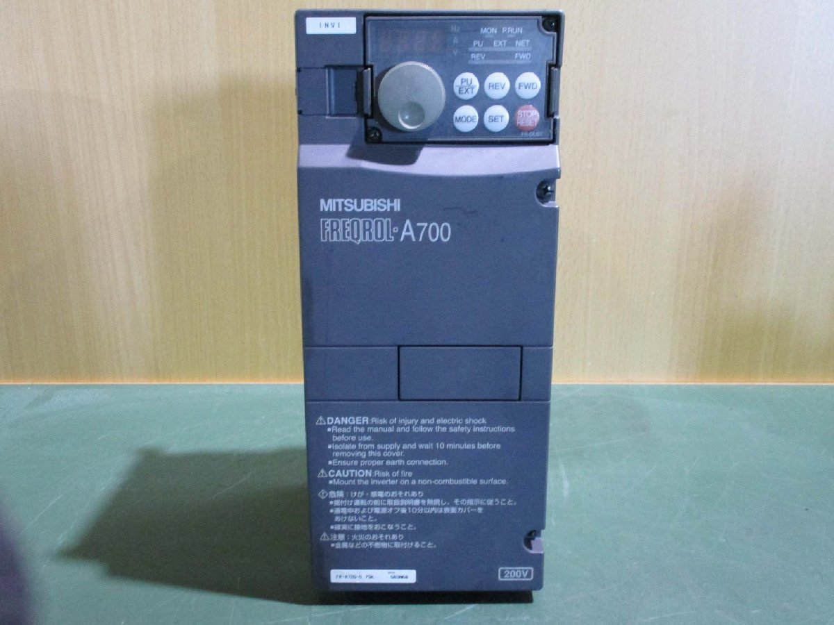 中古 MITSUBISHI FREQROL-A700 INVERTER FR-A720-0.75K インバーター 0.75kW(LAFR41220B030)_画像3