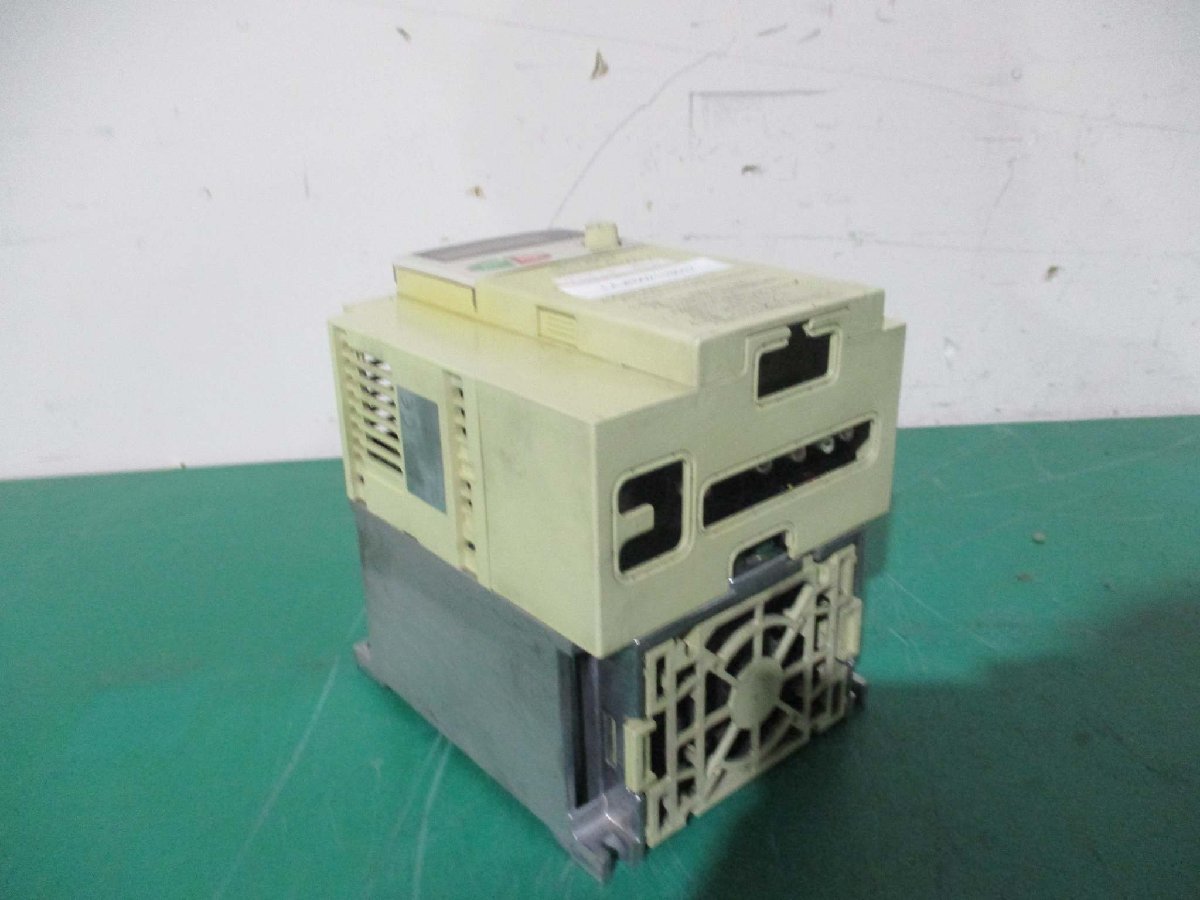 中古 MITSUBISHI INVERTER FR-E520-1.5K インバーター 1.5KW(LAJR50211B017)_画像1