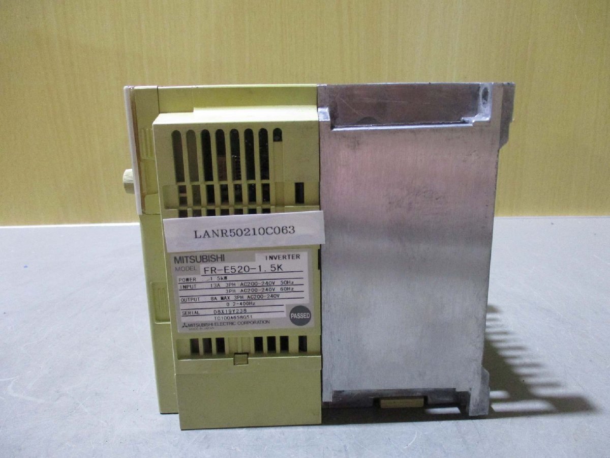 中古 MITSUBISHI INVERTER FR-E520-1.5K インバーター 1.5KW(LANR50210C063)_画像1