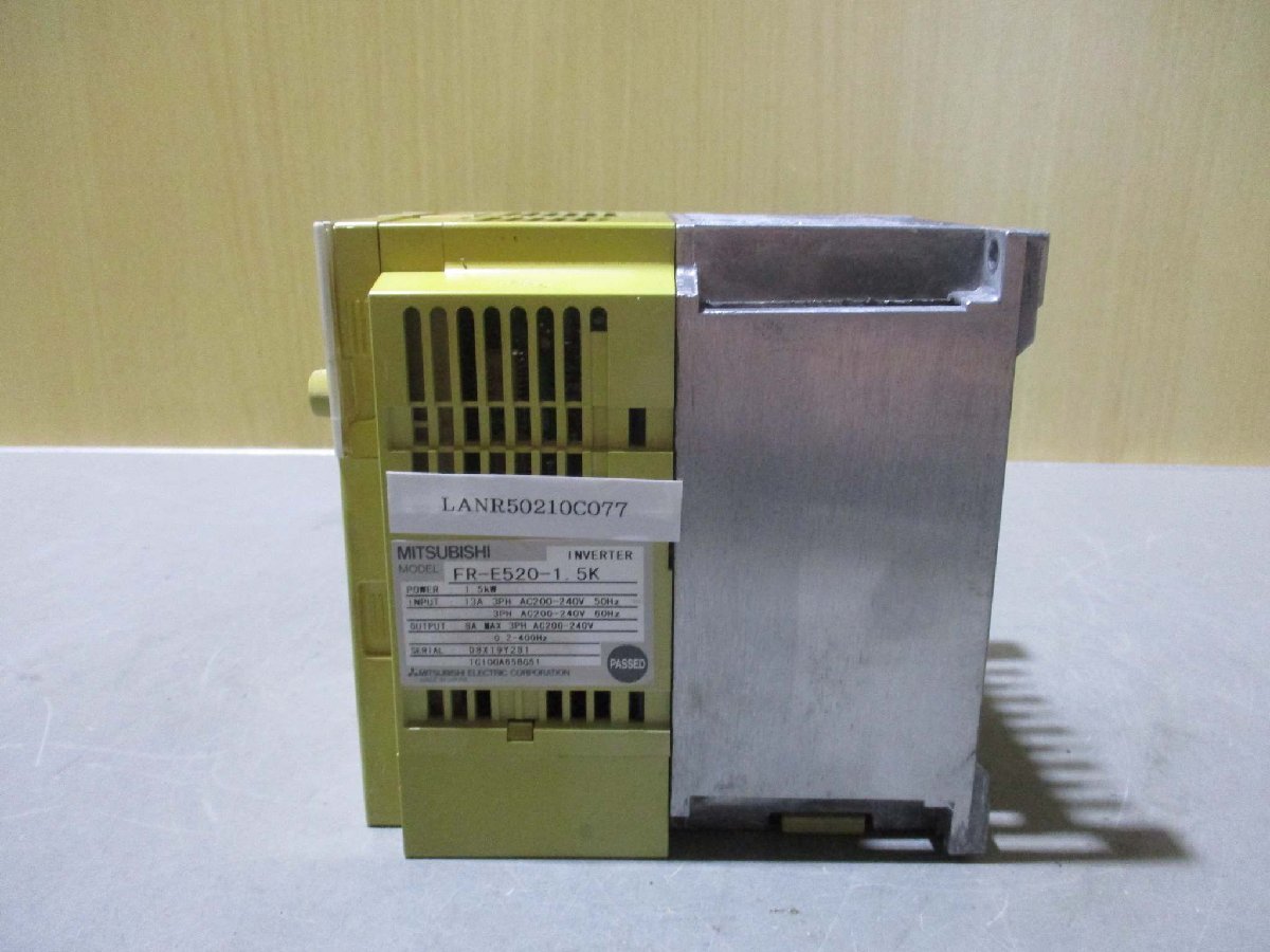 中古 MITSUBISHI INVERTER FR-E520-1.5K インバーター 1.5KW(LANR50210C077)_画像1