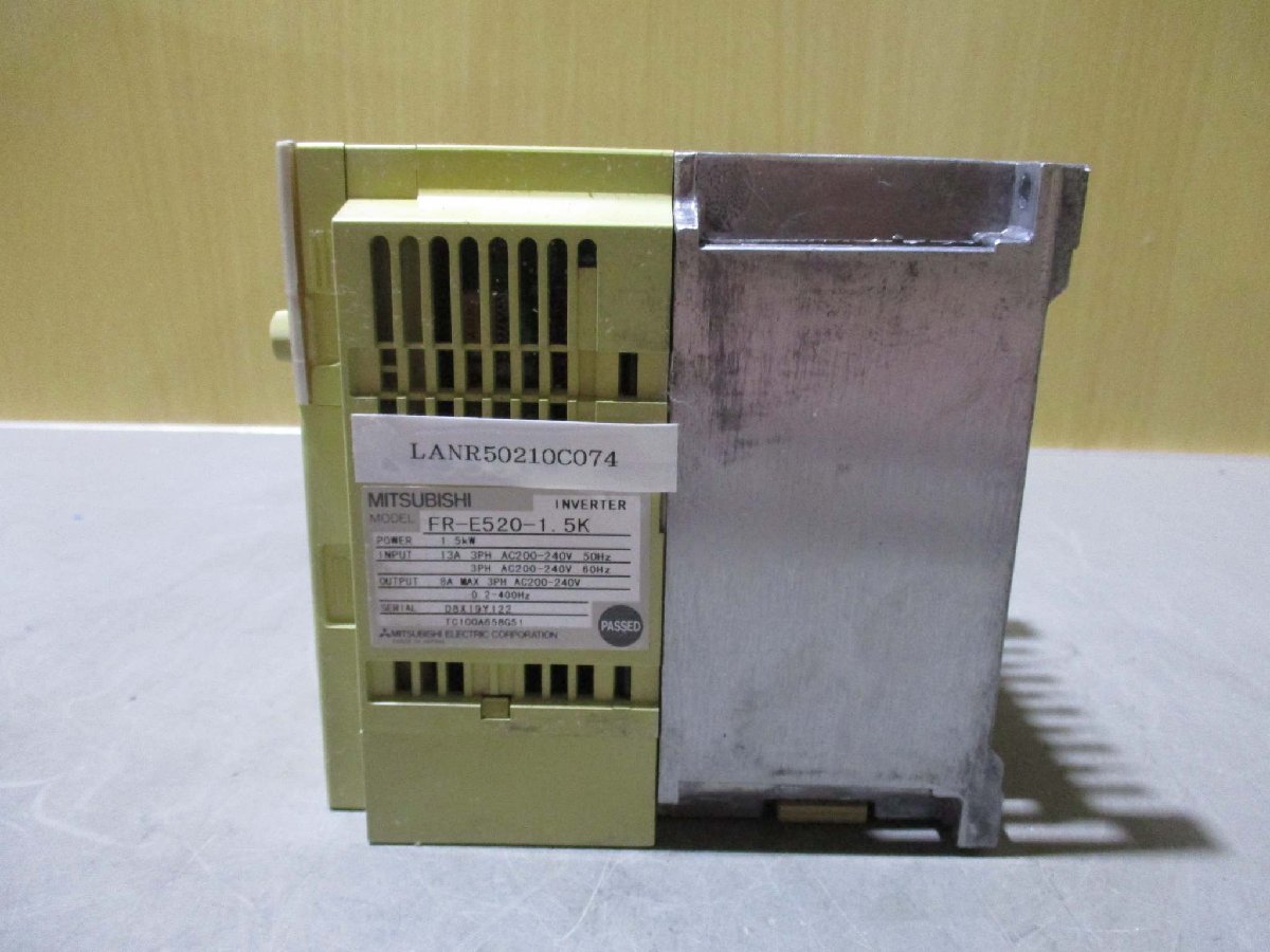 中古 MITSUBISHI INVERTER FR-E520-1.5K インバーター 1.5KW(LANR50210C074)_画像1