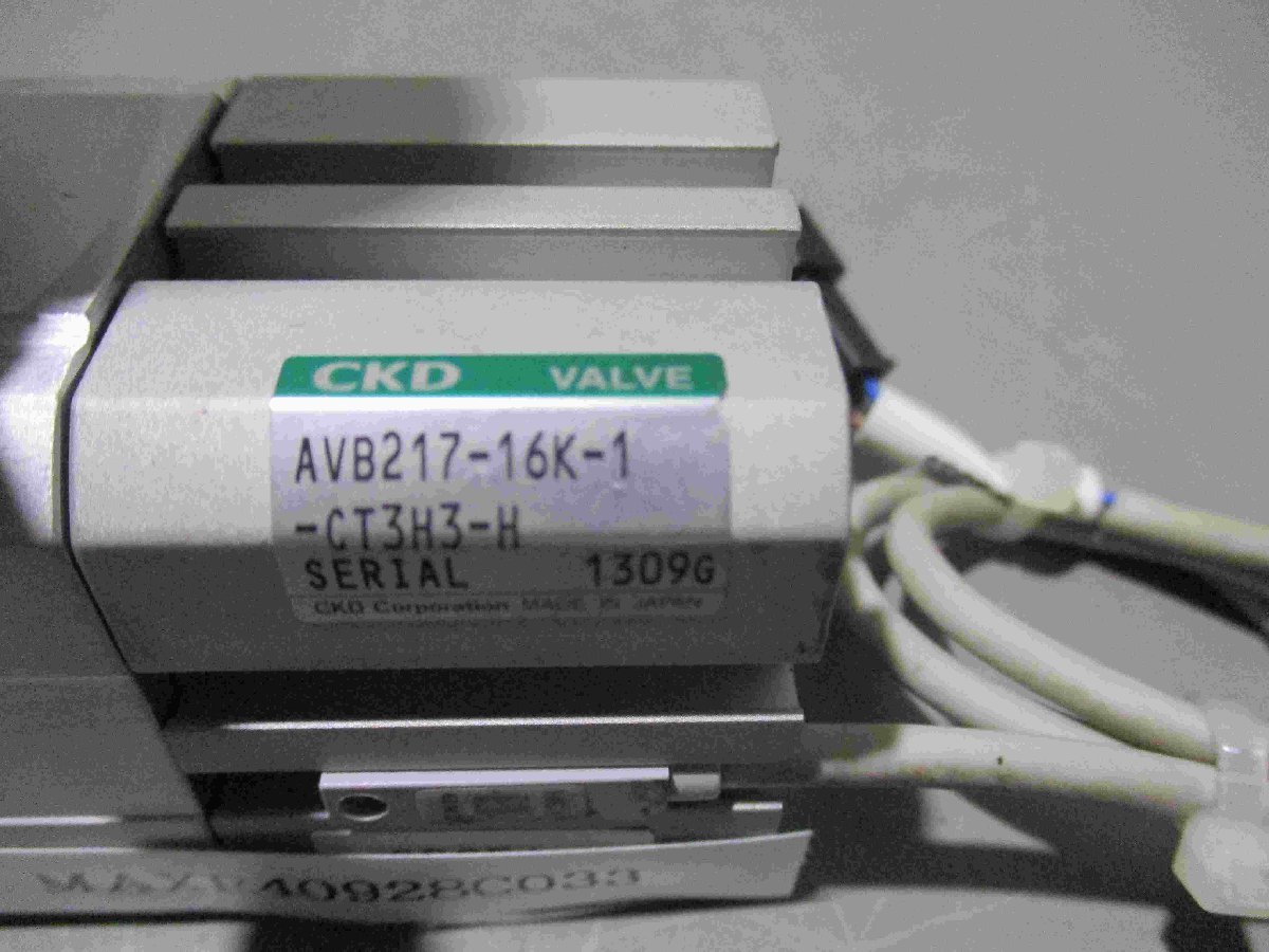 中古 CKD空用エアオペレイトバルブ AVB217-16K-1-CT3H3-H(MAXR40928C033)_画像2
