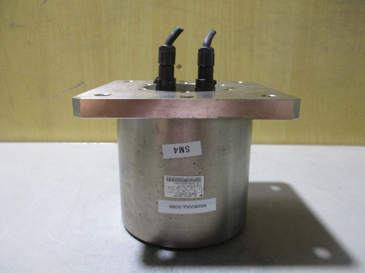 中古 YASKAWA AC SERVO MOTOR SGMCS-07B3C11 147W(R50620GLB099)