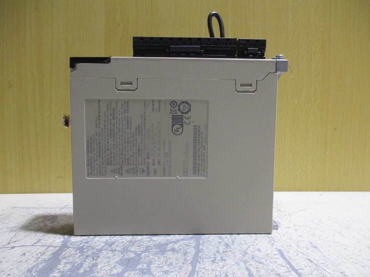 激安通販の 中古 YASKAWA アナログ電圧・パルス列指令形サーボパック(R50626DAB051) 200-240V SGD7S-1R6A00A その他