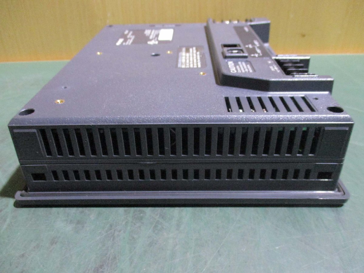 中古 KEYENCE VT3-V7 7型 VGA TFTカラー タッチパネル 通電OK(R50624FRD053)_画像3