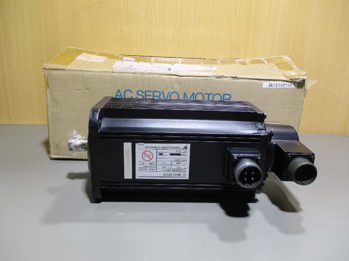 新古 YASKAWA AC SERVO MOTOR USASEM-18PC1X AC サーボモーター 1.85KW(R50628FHC013)_画像2