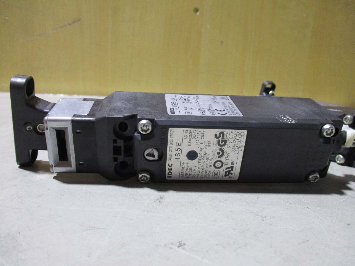 中古 IDEC SAFETY DOOR LOCK SWITCH HS5E-D4 ソレノイド付安全スイッチ 2個(R50719ADB028)_画像5