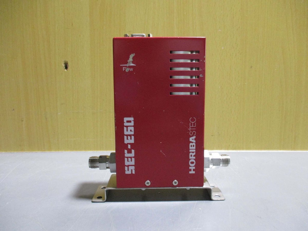 中古 HORIBA STEC MASS FLOW CONTROLLER SEC-E60 マスフローコントローラ O2 60SLM(R50725JLE048)_画像1