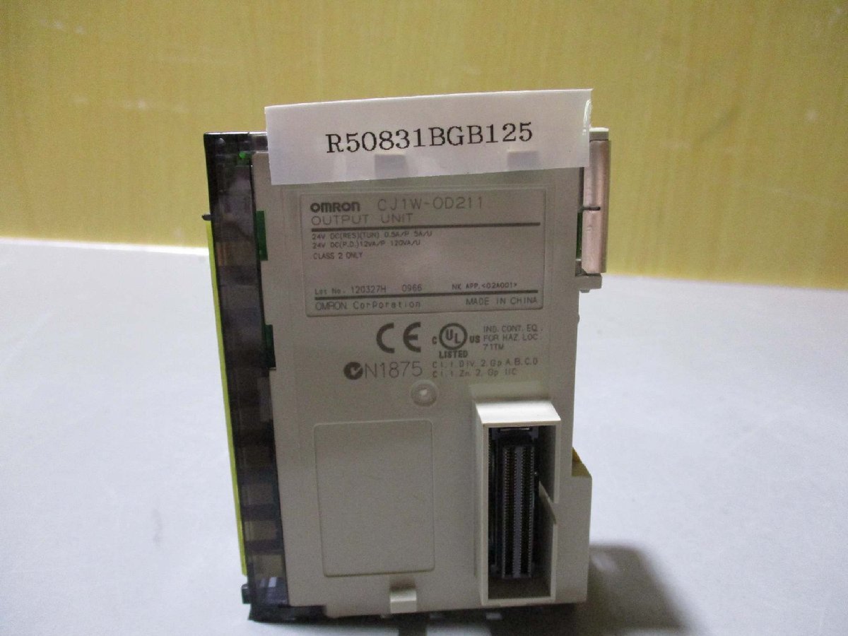 中古 OMRON OUTPUT UNIT CJ1W-OD211 出力ユニット(R50831BGB125)_画像1