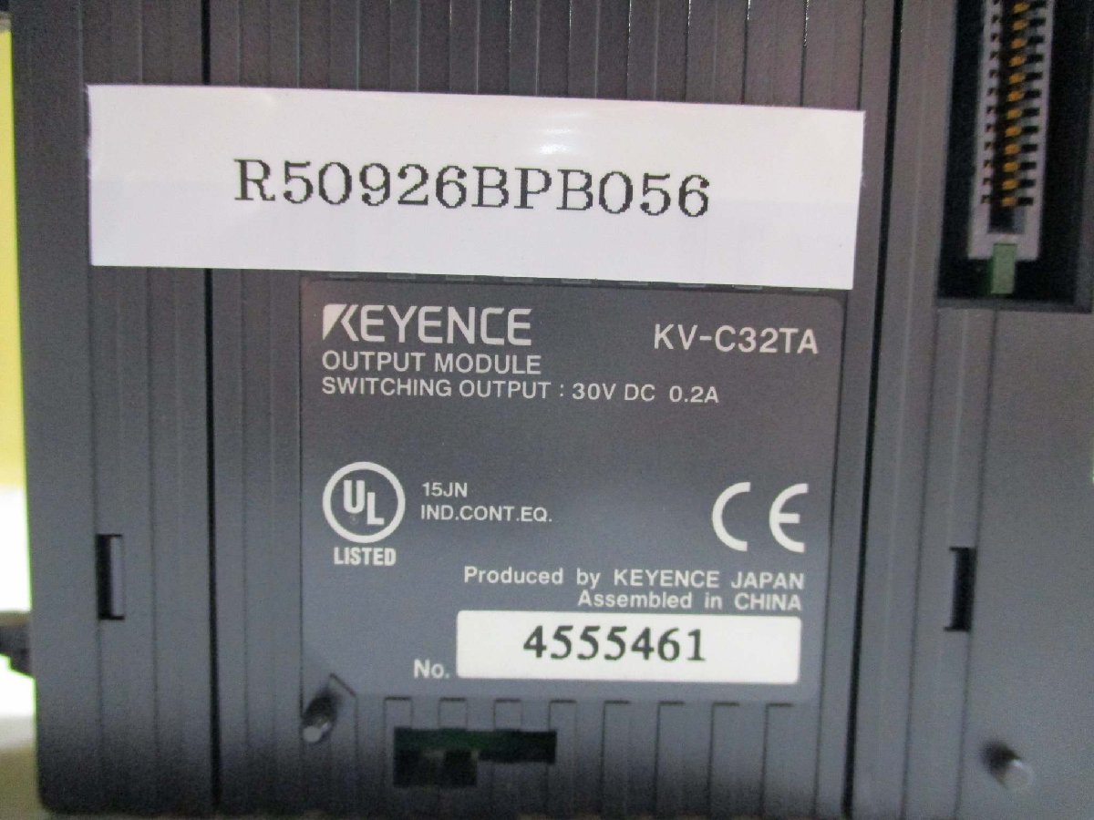 中古 KEYENCE OUTPUT MODULE KV-C32TA 32点コネクタトランジスタ 2個(R50926BPB056)_画像2