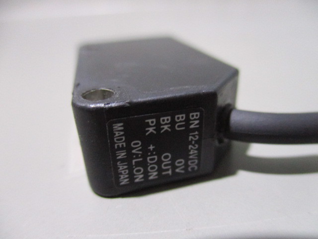 中古 KEYENCE PZ-V31P アンプ内蔵型光電センサ(AATR41011A092)_画像6
