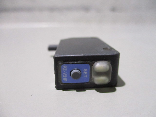 中古 KEYENCE PZ-V31P アンプ内蔵型光電センサ(AATR41011A092)_画像8