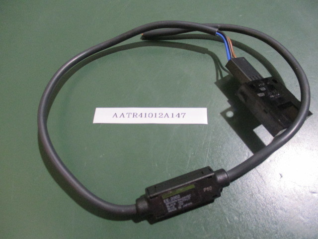 中古 OMRON EE-2002 用光電センサ信号変換器(AATR41012A147)_画像1