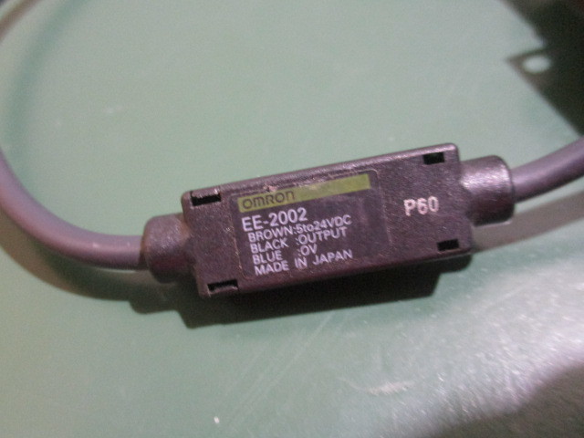 中古 OMRON EE-2002 用光電センサ信号変換器(AATR41012A147)_画像2