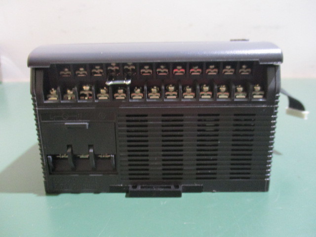 中古 KEYENCE 表示機能内蔵PLC KV-40AT(BABR41011C158)_画像2