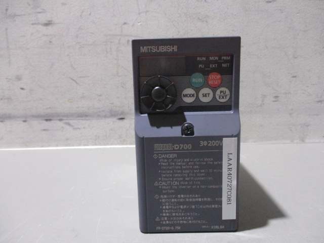 中古 MITSUBISHI FREQROL-D700 INVERTER FR-D720-0.75K インバータ 三相 200V(LAAR40727C081)_画像2