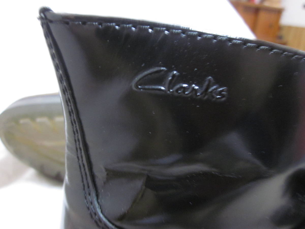 ★★★【 新規出品 】クラークス Clarks・シングルモンクストラップブーツ：ブラックカラー：サイズ表示 8:1/2：送料着払いのみ_本体ブランドロゴ