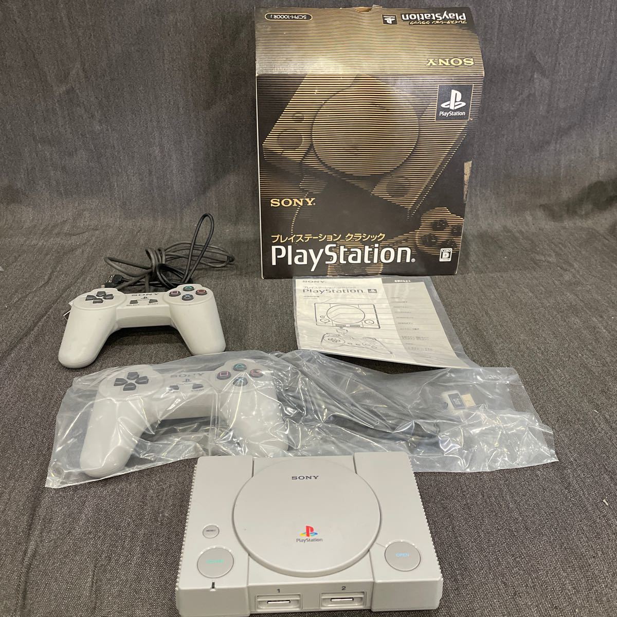 【2018年発売】SONY ソニー　プレイステーションクラシック　PlayStation SCPH-1000RJ ゆ_画像1