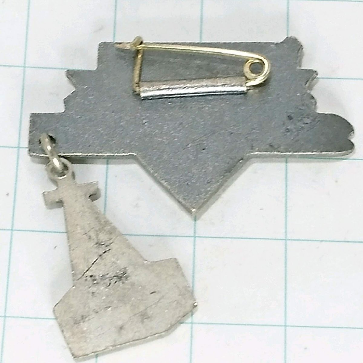 送料無料)秀峰 旭岳 ご当地 観光地 登山 山登り 旅行 記念 山バッジ ピンバッジ PINS ピンズ A20891_画像2