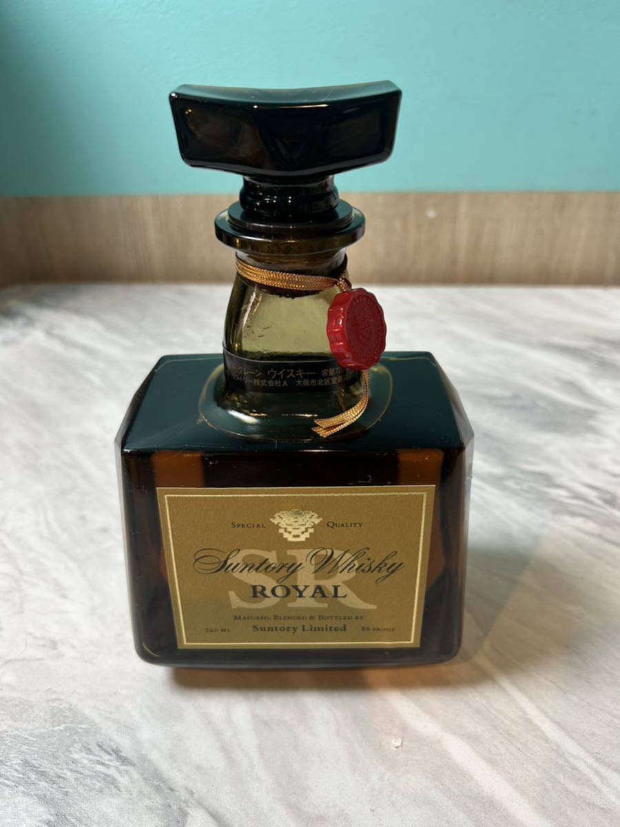 ☆残量多☆SUNTORY サントリー ウイスキー ROYAL ローヤル SR ロイヤル クイーンサイズ 720ml_画像1