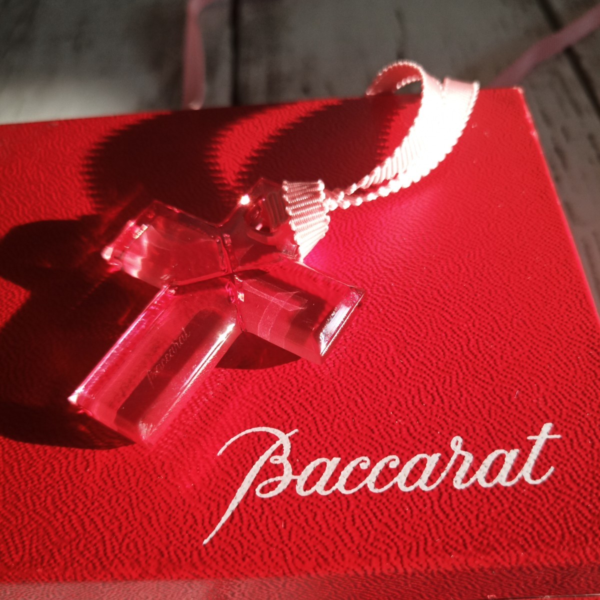 ★美品★人気★　バカラ　baccarat　ネックレス　チョーカー　ピンク　クロス　ペンダント　十字架　袋付　クリスタル　ローマンクロス