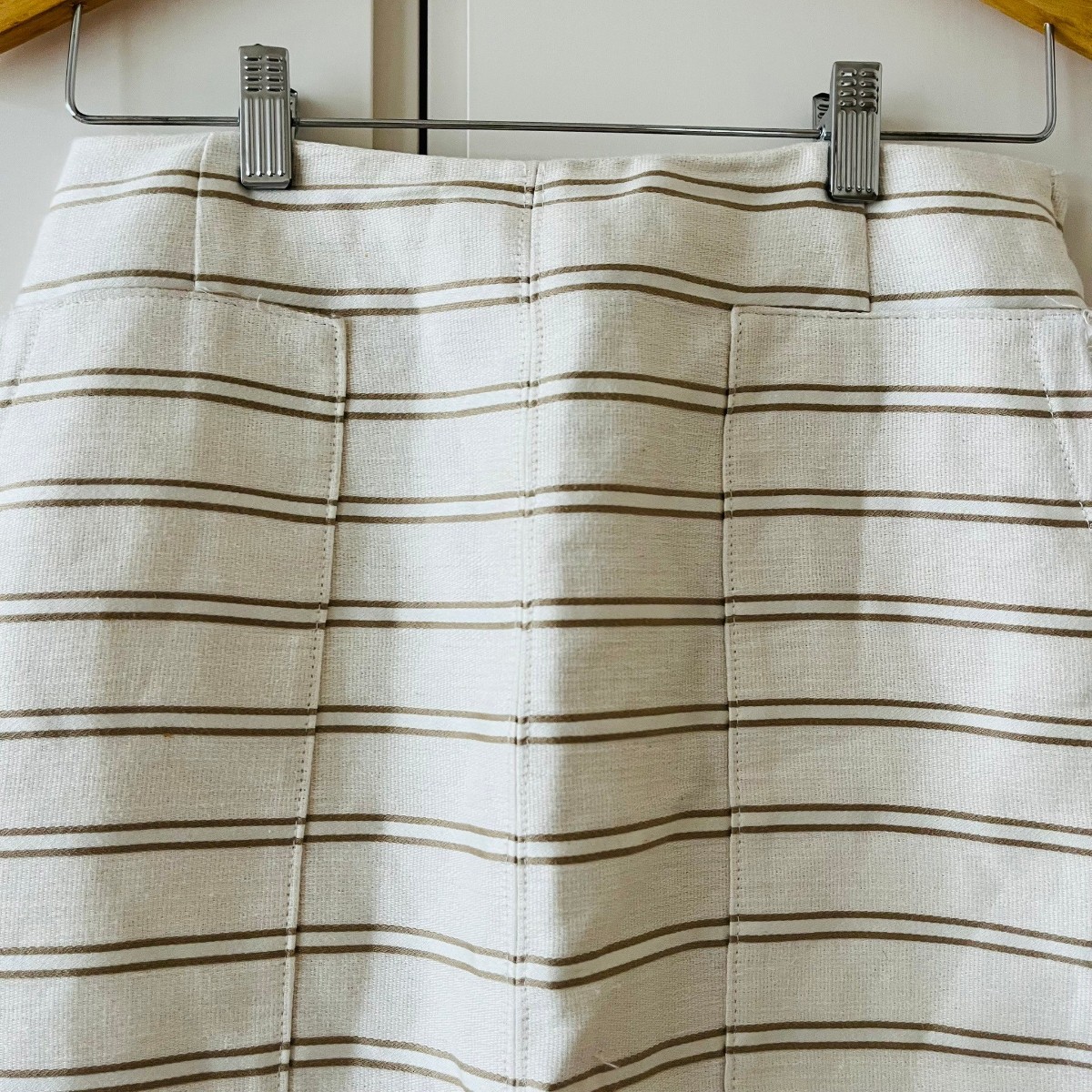 H5826cL made in Japan IENA Iena size 38 (M rank ) tight skirt mi leak height stripe pattern white × beige cotton flax . race up lady's 