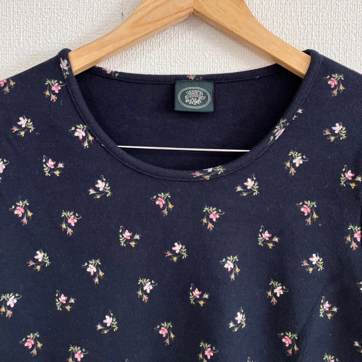 H5875NL LAURA ASHLEY ローラアシュレイ サイズM 長袖カットソー プルオーバー 長袖Tシャツ ブラック系 花柄 レディース 綿100% カワイイ_画像3