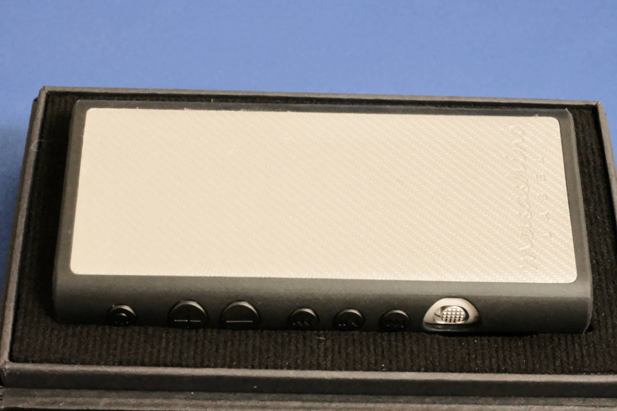 ★新款★SONY高響應對應Walkman NW - ZX300 64GB銀色10個月保證額外全套裝甲附件 原文:★新品同様★　SONY　ハイレゾ対応 Walkman NW-ZX300 64GB シルバー　10か月保証残　おまけフルアーマーケース付き