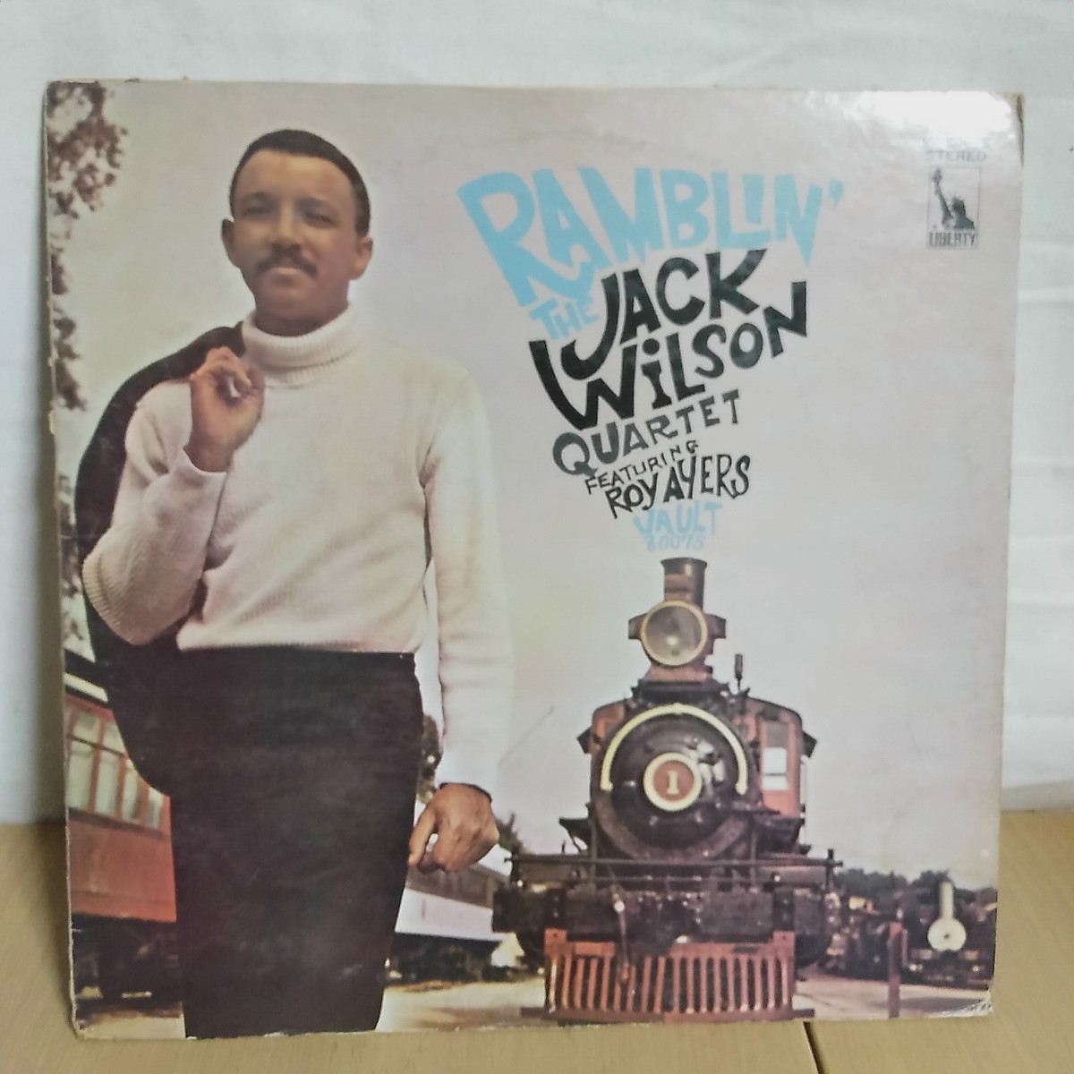 LPレコード　赤盤／ランブリン／ジャック・ウィルソンとロイ・エアーズ／RAMBLIN'　JACK WILSON QUARTET featuring ROY AYERS VAULT 80075_画像6