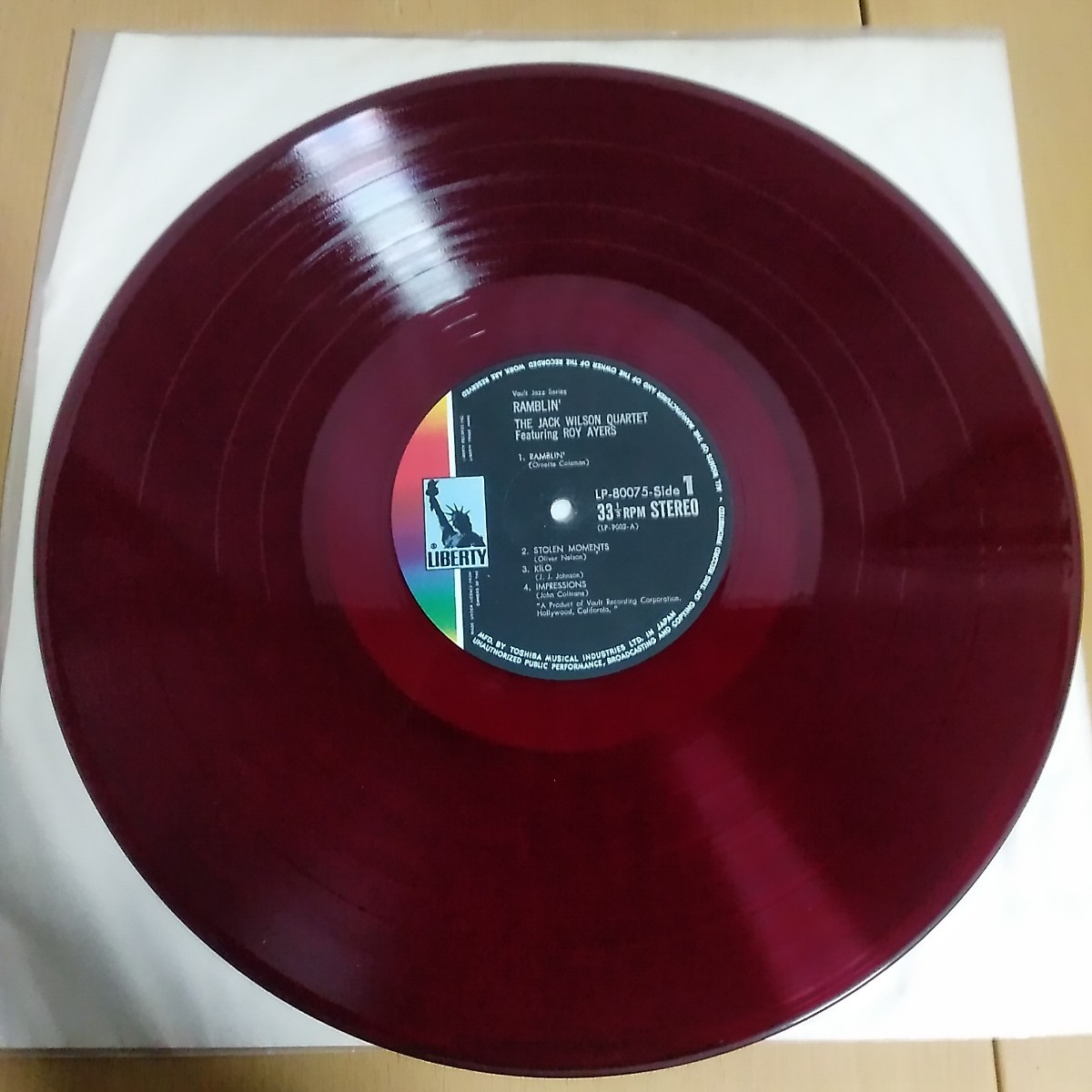 LPレコード　赤盤／ランブリン／ジャック・ウィルソンとロイ・エアーズ／RAMBLIN'　JACK WILSON QUARTET featuring ROY AYERS VAULT 80075_画像4