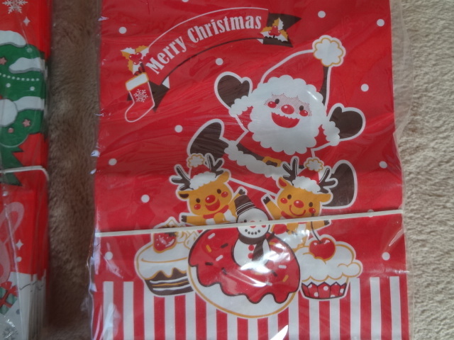 新品。かわいいクリスマス柄の角袋、2種20枚セット、紙袋、プレゼント、ラッピング袋_画像2