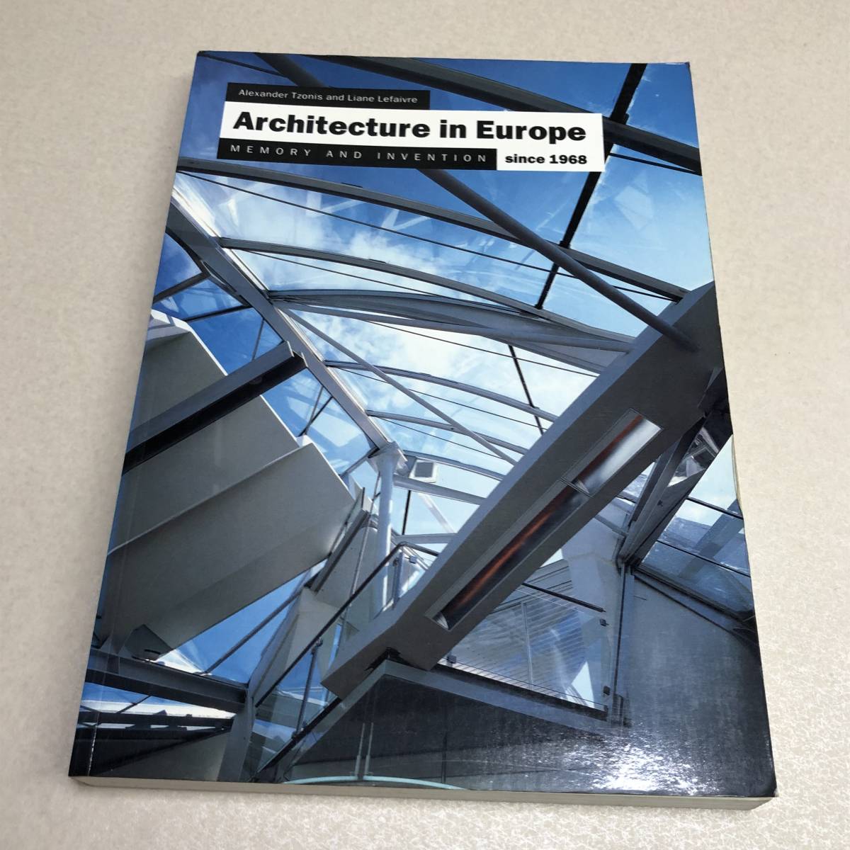 【Architecture in Europe memory and invention 洋書 ヨーロッパ 建築写真集】_画像1