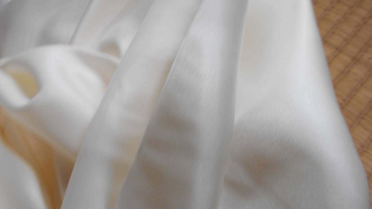 サテン（クリーム系）巾120ｃｍ　長さ５ｍ　化繊　中厚　即決￥1000_画像5
