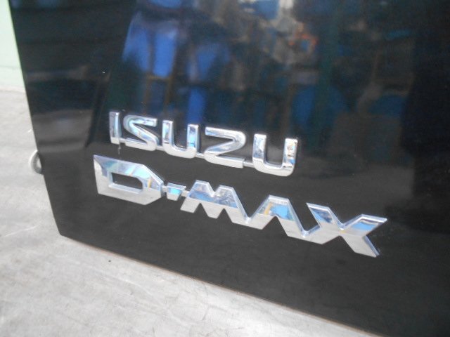 中古　D-MAX　Rアオリ　バックパネル　黒系　ISUZU（D301）_画像2
