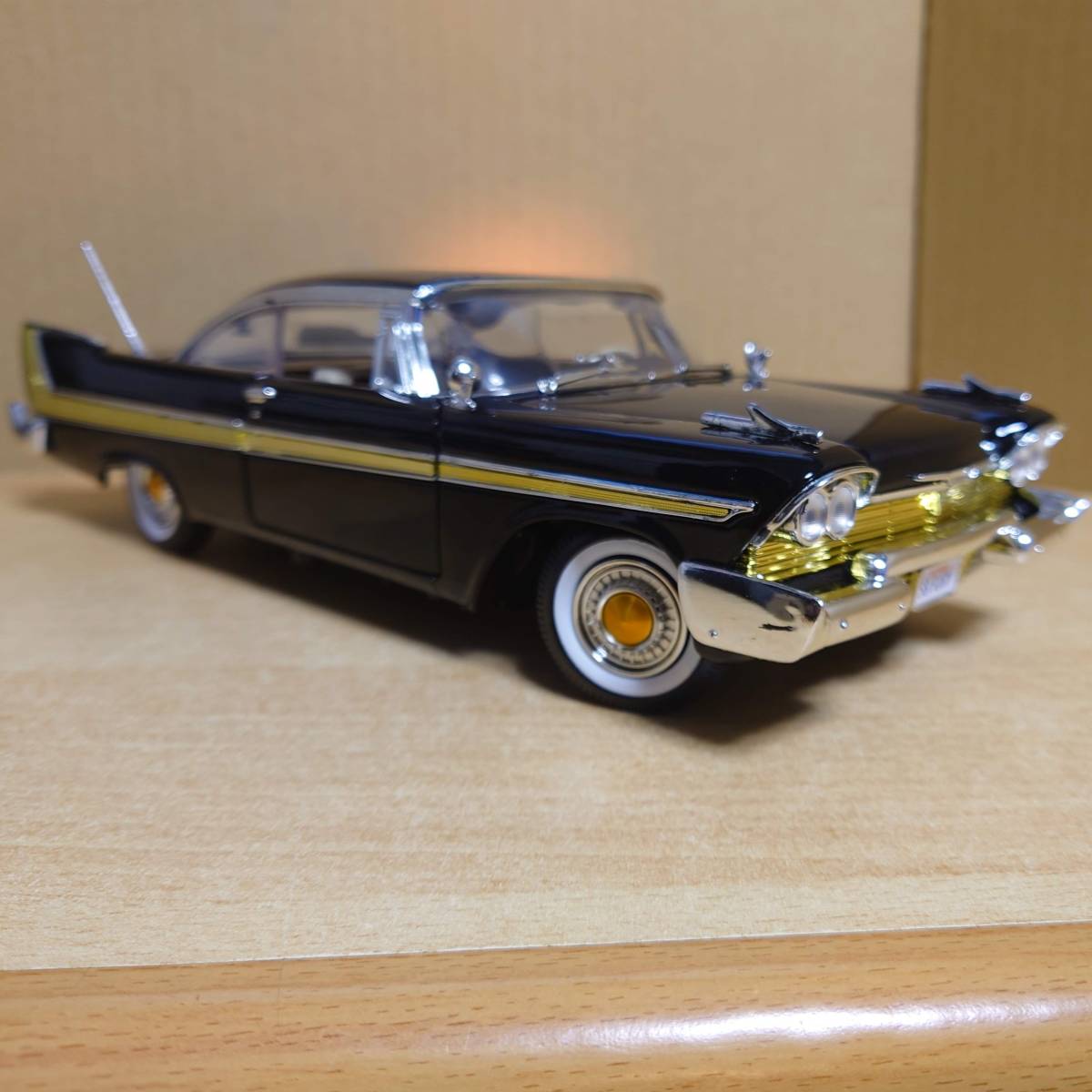 1/18 プリムスフューリー 1958 ブラック Plymouth Fury MOTORMAX製ダイキャスト_画像2