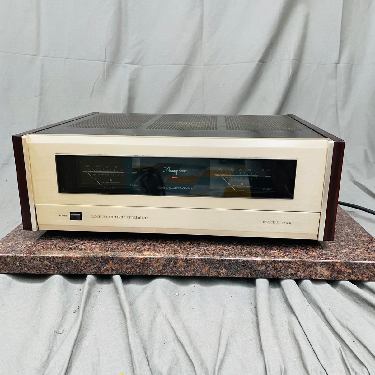 T4063＊【ジャンク】Accuphase アキュフェーズ P-102 ステレオパワーアンプ_画像2