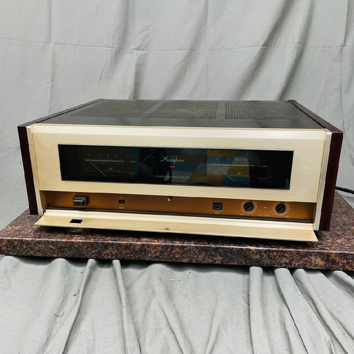 T4063＊【ジャンク】Accuphase アキュフェーズ P-102 ステレオパワーアンプ_画像3