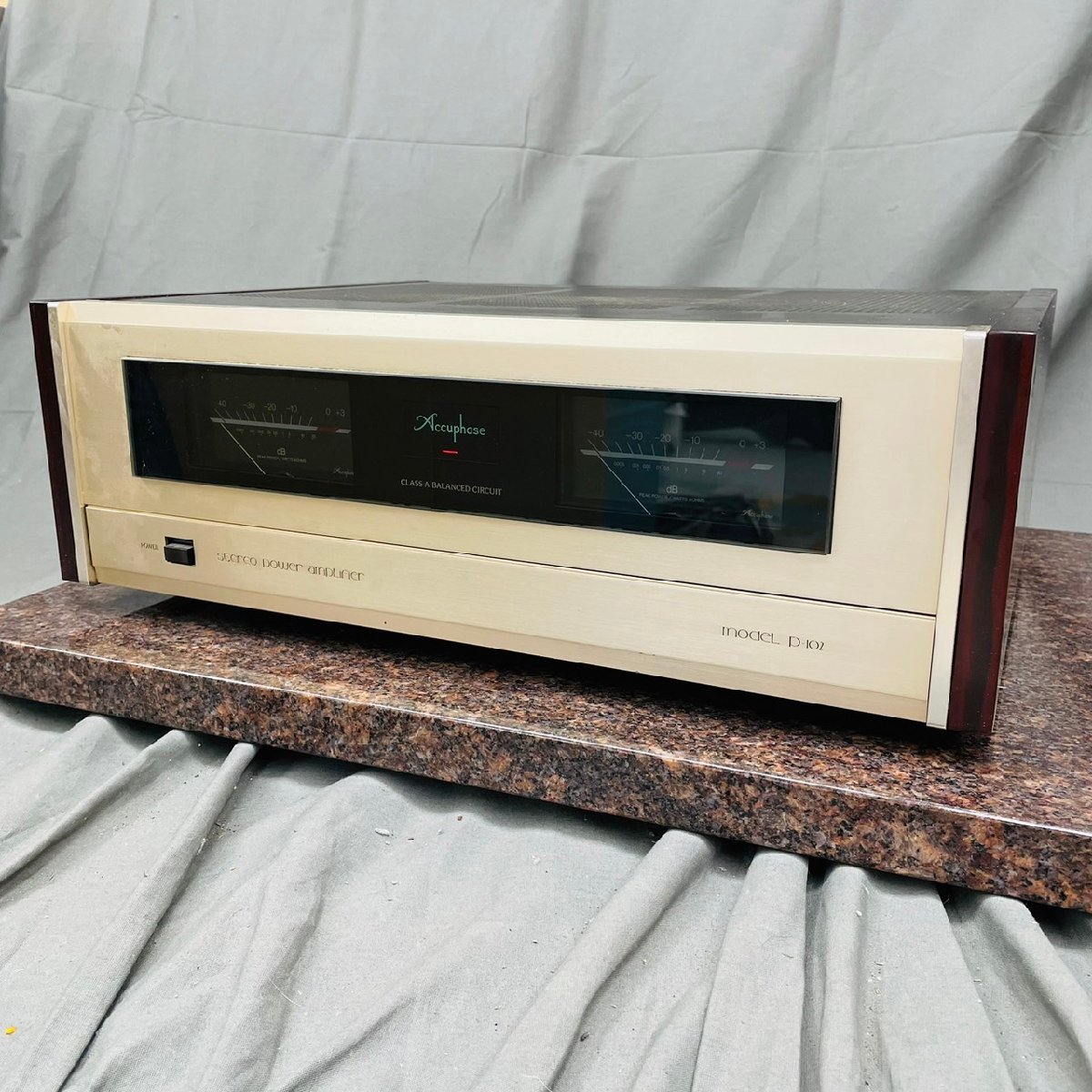 T4063＊【ジャンク】Accuphase アキュフェーズ P-102 ステレオパワーアンプ_画像1