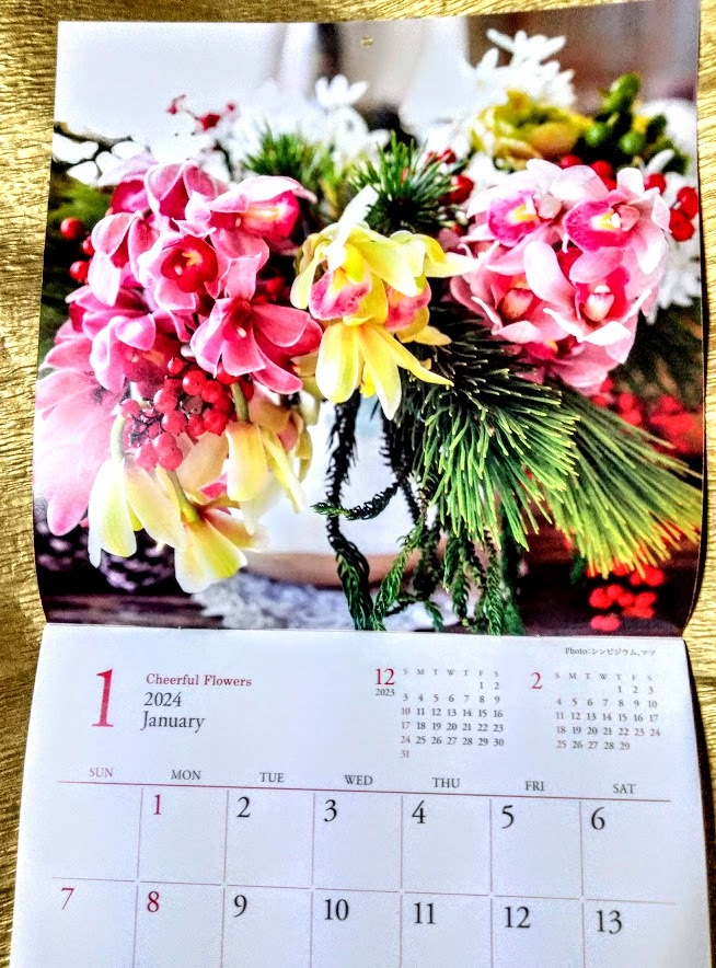 2024年お花のカレンダー 壁掛け　毎年大好評のポケット付き　エフエムジー＆ミッション　エイボン_画像3