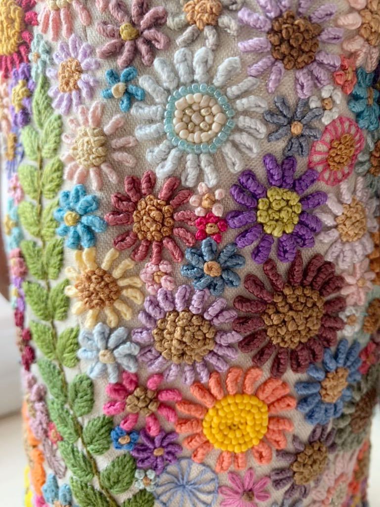 お花の手刺繍 ビーズ刺繍　バケツバッグ　お散歩バック　ハンドメイド リネン生地　合皮持ち手　サイドに丸カン付けました_画像7